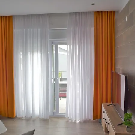 아파트 Aphrodite Apartment, *