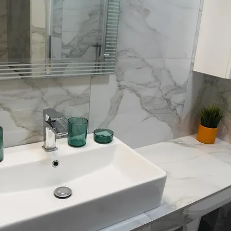 Aphrodite Apartment, * 니키티