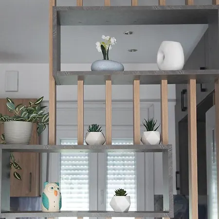 Aphrodite Apartment, 아파트 *