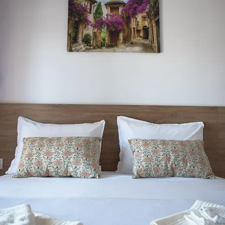 Aphrodite Apartment, 아파트 *