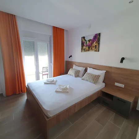 아파트 Aphrodite Apartment, *