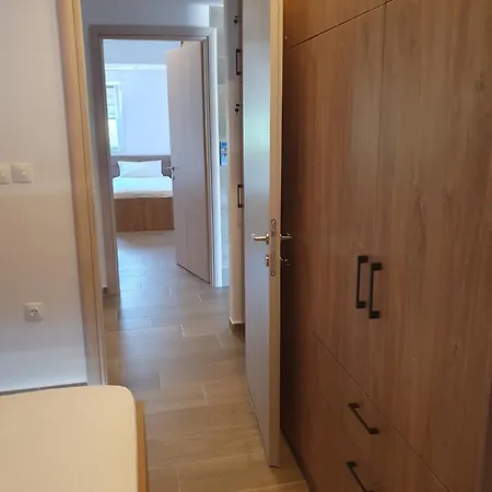 Aphrodite Apartment, 아파트