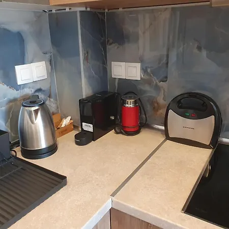 Aphrodite Apartment, 니키티