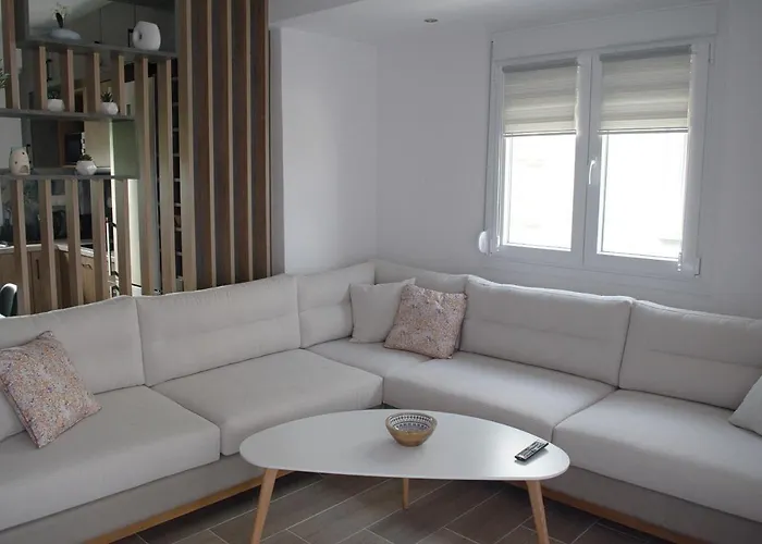 Aphrodite Apartment, Apartment